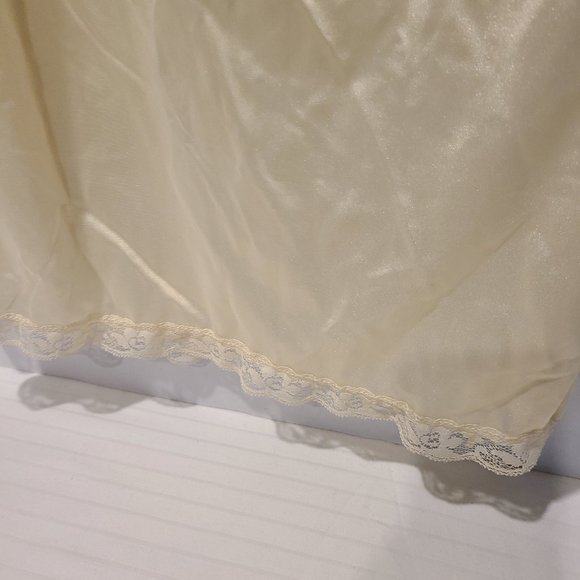 Small-Vintage Mel lin half slip Skirt-Double Slit Lace-Ivory/Champagne-Pull on - Picture 4 of 8